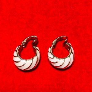 Vintage Trifari gold & ivory enamel clip 3/4" hoop earrings